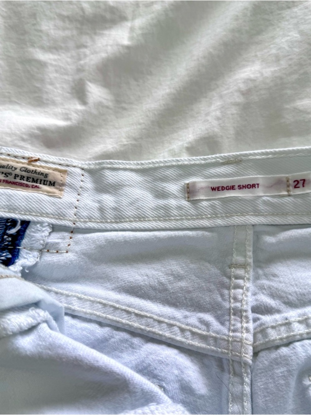 Levi’s Wedge Short Two-Tone White and Blue Denim Cutoff Shorts | Size 27 - Picture 7 of 7